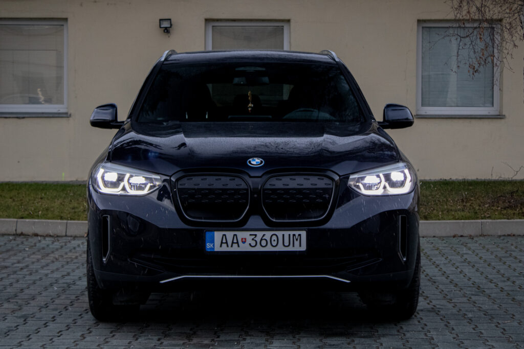BMW iX3