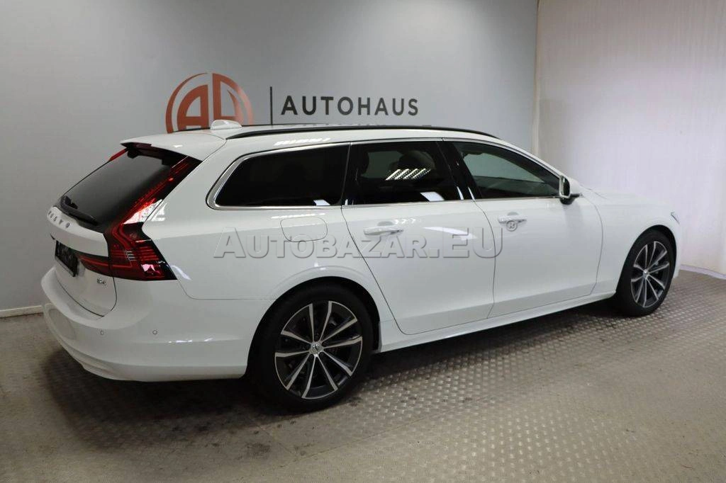 Volvo V90 Momentum Pro