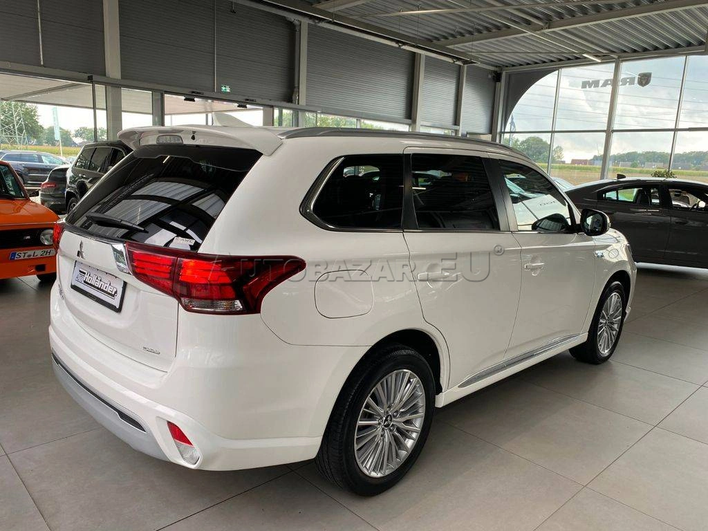 Mitsubishi Outlander PHEV Basis 4WD A/T