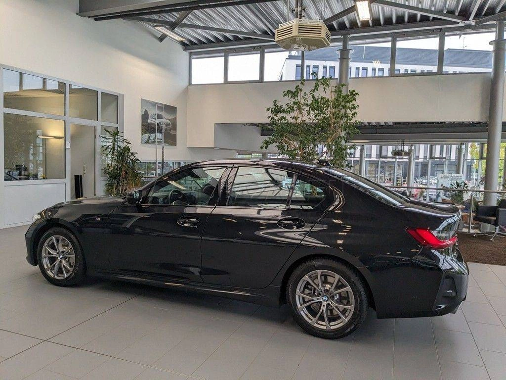 BMW Rad 3 330i A/T