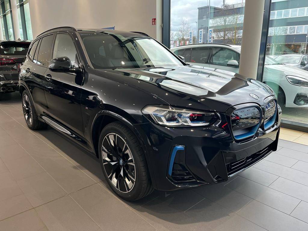 BMW iX3 A/T