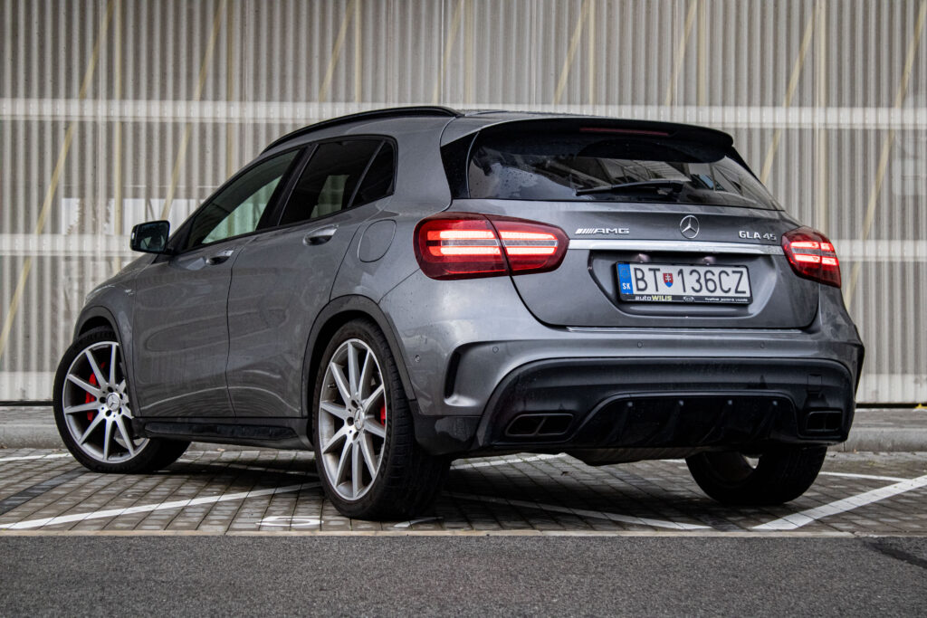 Mercedes-Benz GLA trieda