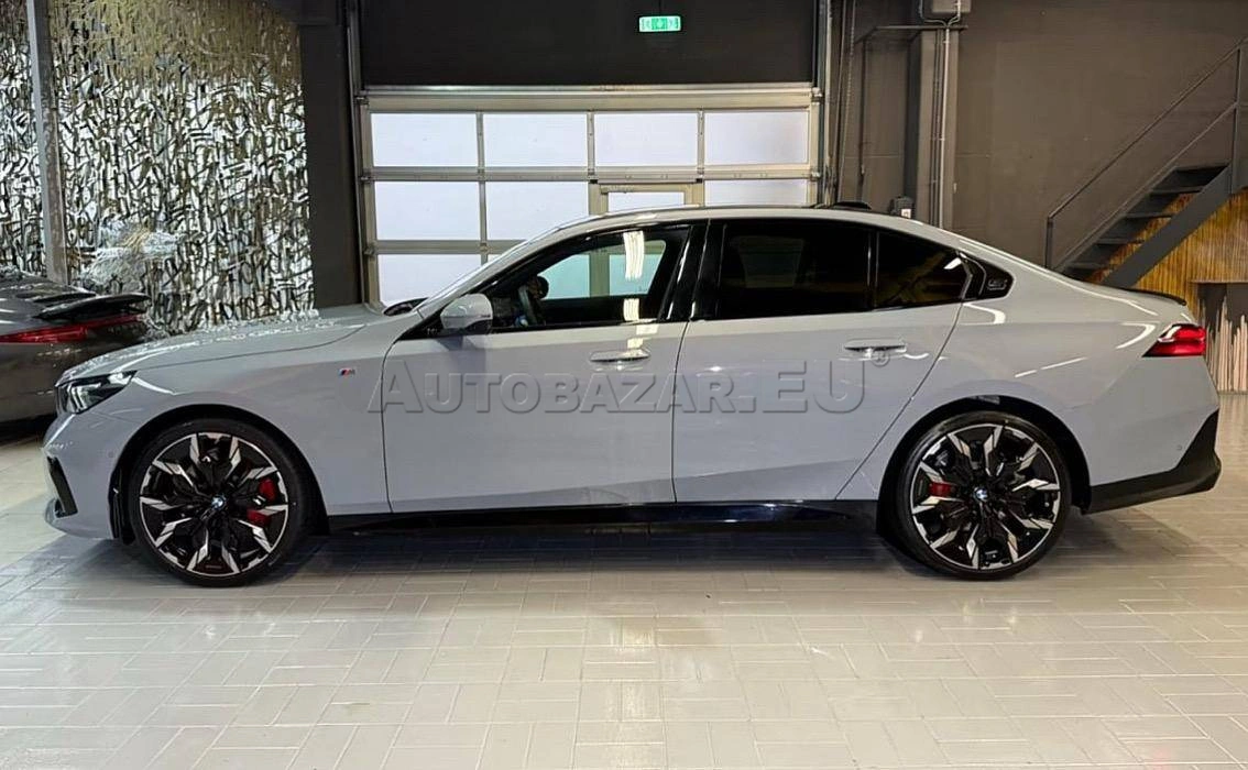 BMW Rad 5 540d xDrive MSport Head Up / Panorama - H&K Audio - 69.900€ NETTO