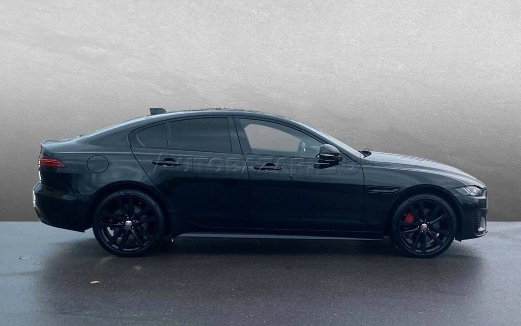 Jaguar XE 2.0D I4 D200 R-Dynamic Black AWD A/T
