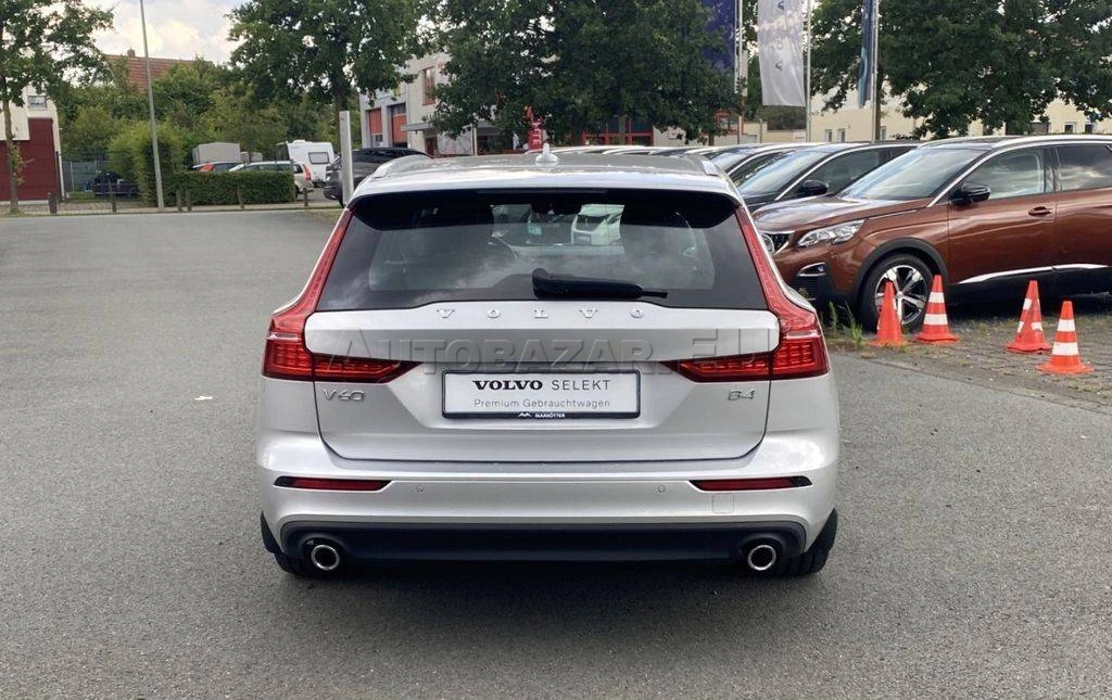 Volvo V60 B4 Momentum Pro A/T