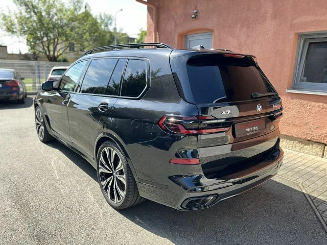 BMW X7 M60i Individual Sky masáže TOP