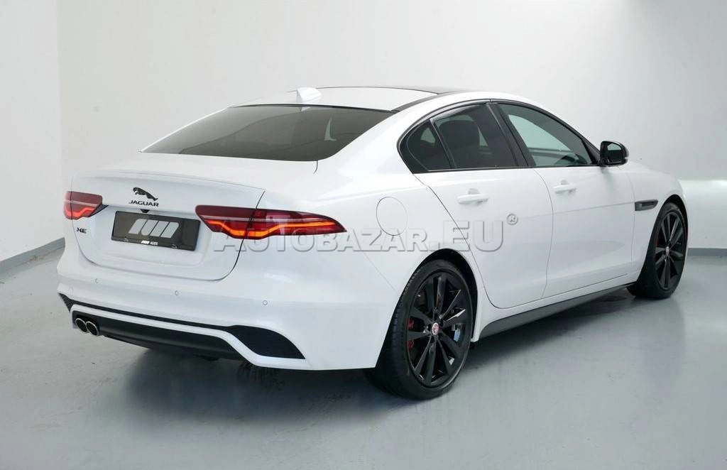 Jaguar XE 2.0D I4 D200 R-Dynamic Black A/T