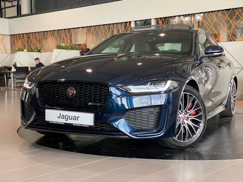 Jaguar XE 2.0D I4 D200 R-Dynamic HSE AWD A/T
