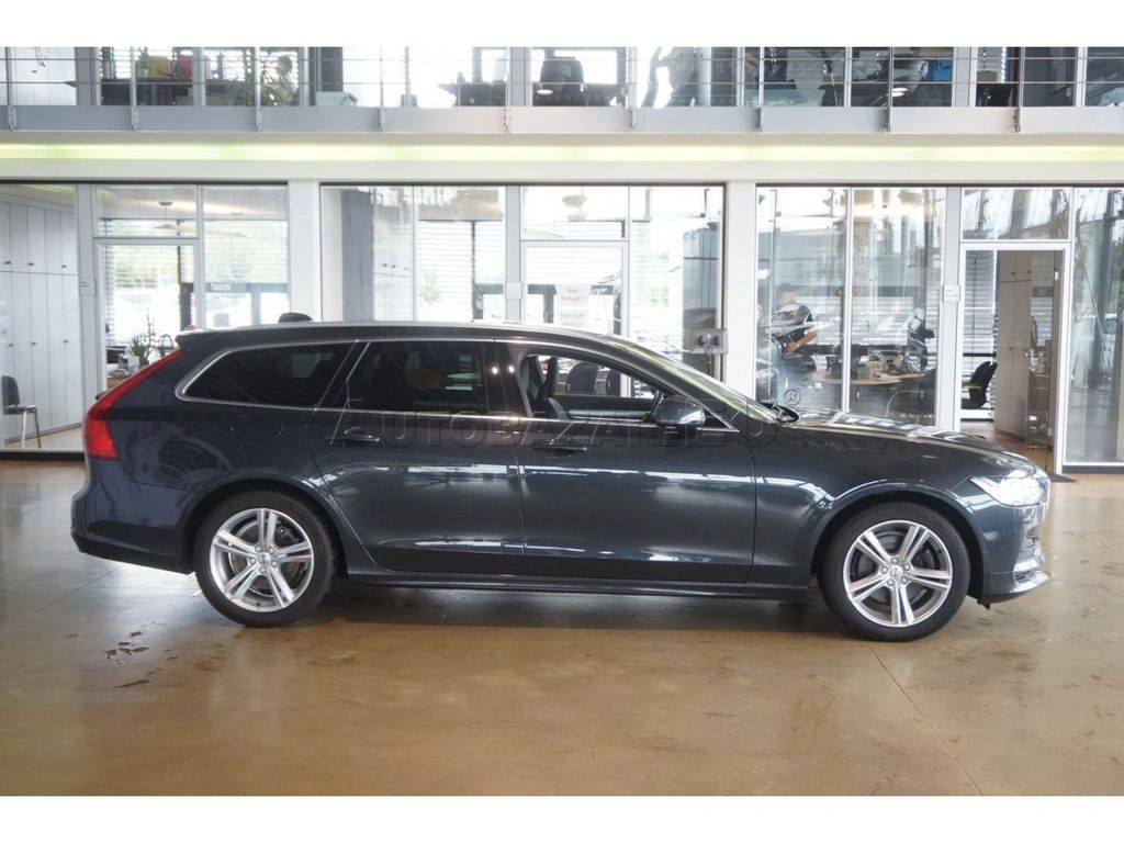 Volvo V90 Momentum Pro