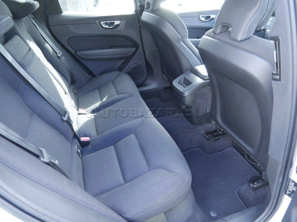 Volvo XC60 B4 Momentum Pro A/T