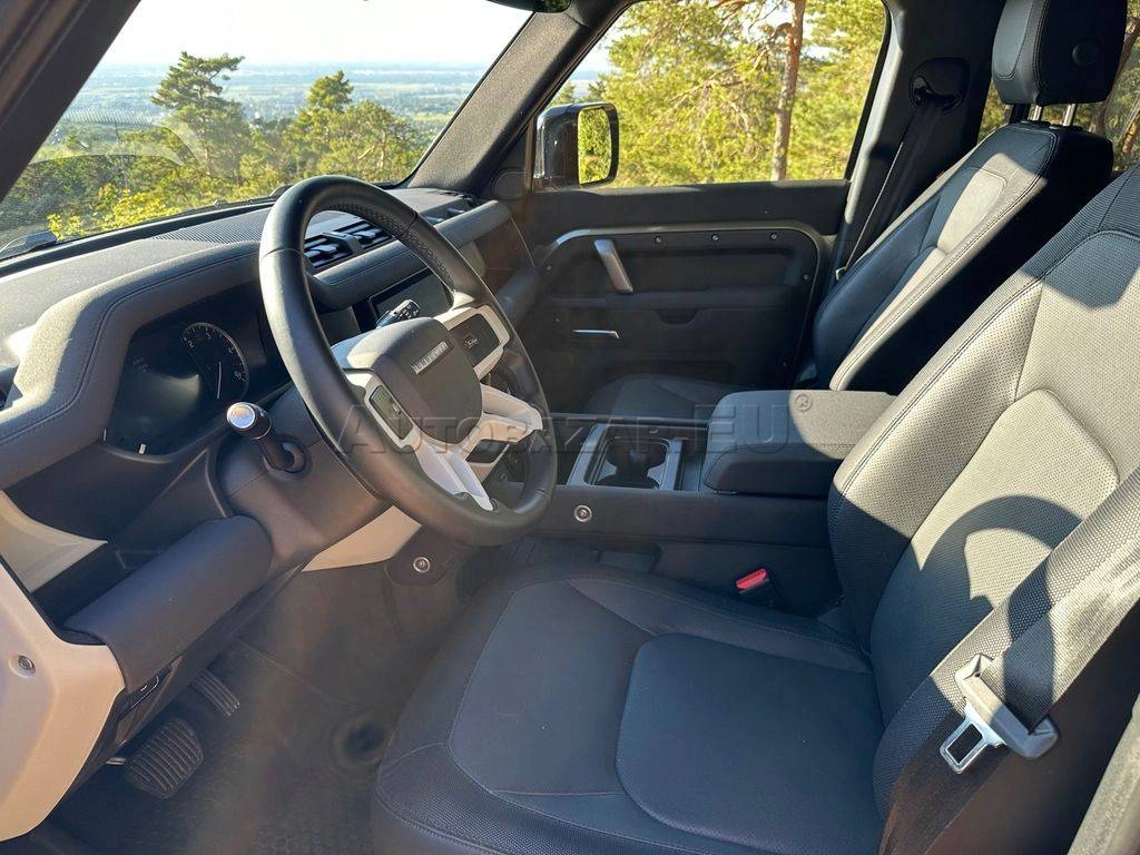 Land Rover Defender 110 3.0D I6 D250 MHEV X-Dynamic S A/T AWD