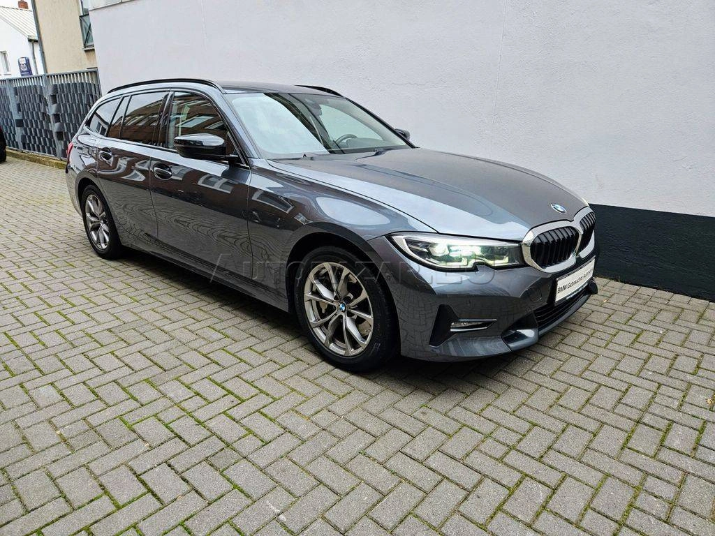 BMW Rad 3 Touring 330d  xDrive A/T