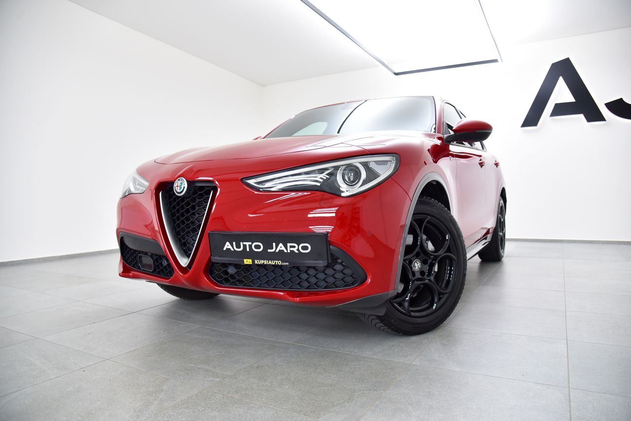 Alfa Romeo Stelvio 2.0 Turbo Veloce Q4 A/T, Xenon, Kamera, Vyhr.Volant+Sedadlá, Keyless