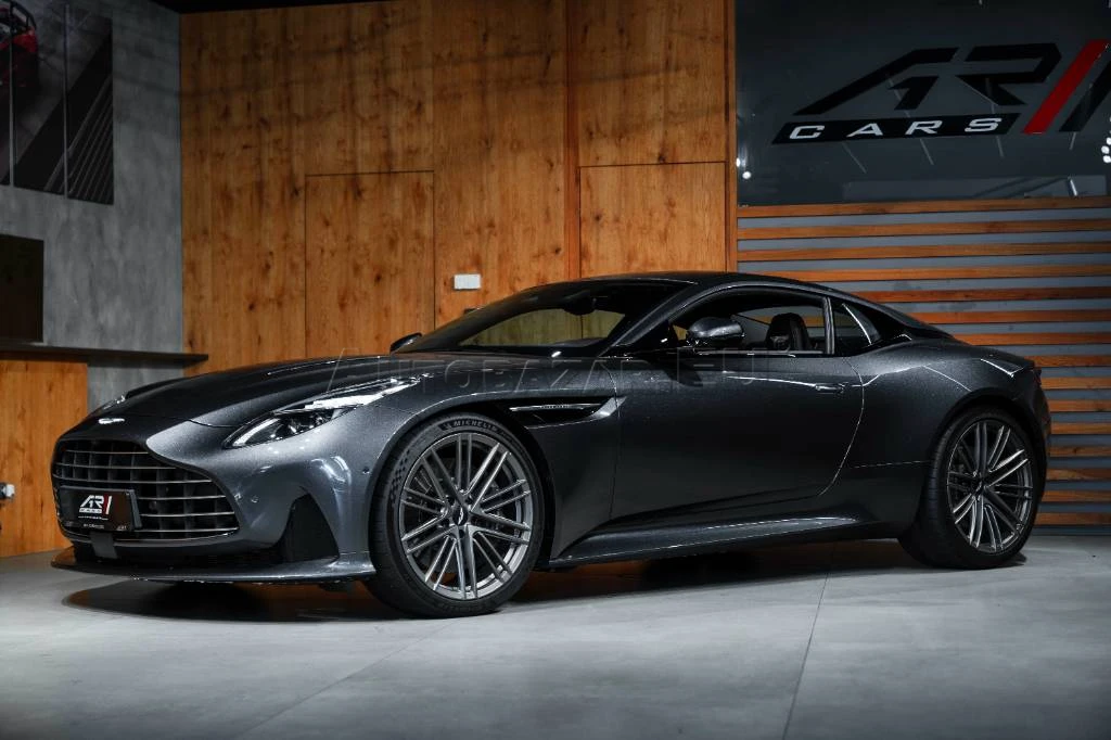 Aston Martin DB12