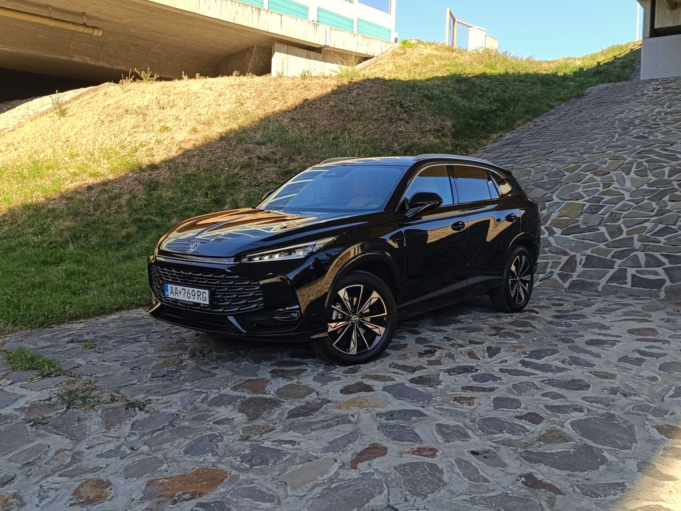 MG HS