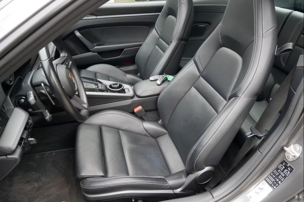 Porsche 911 Carrera 4S Sport Chrono Pake