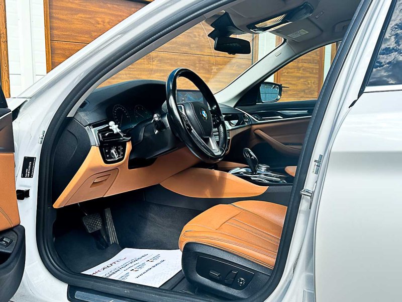 BMW Rad5 Touring 530d xDrive Luxury Line 2019 195kW - Možný odpočet DPH
