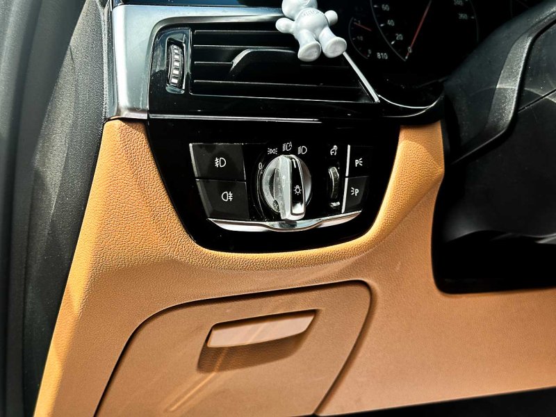 BMW Rad5 Touring 530d xDrive Luxury Line 2019 195kW - Možný odpočet DPH