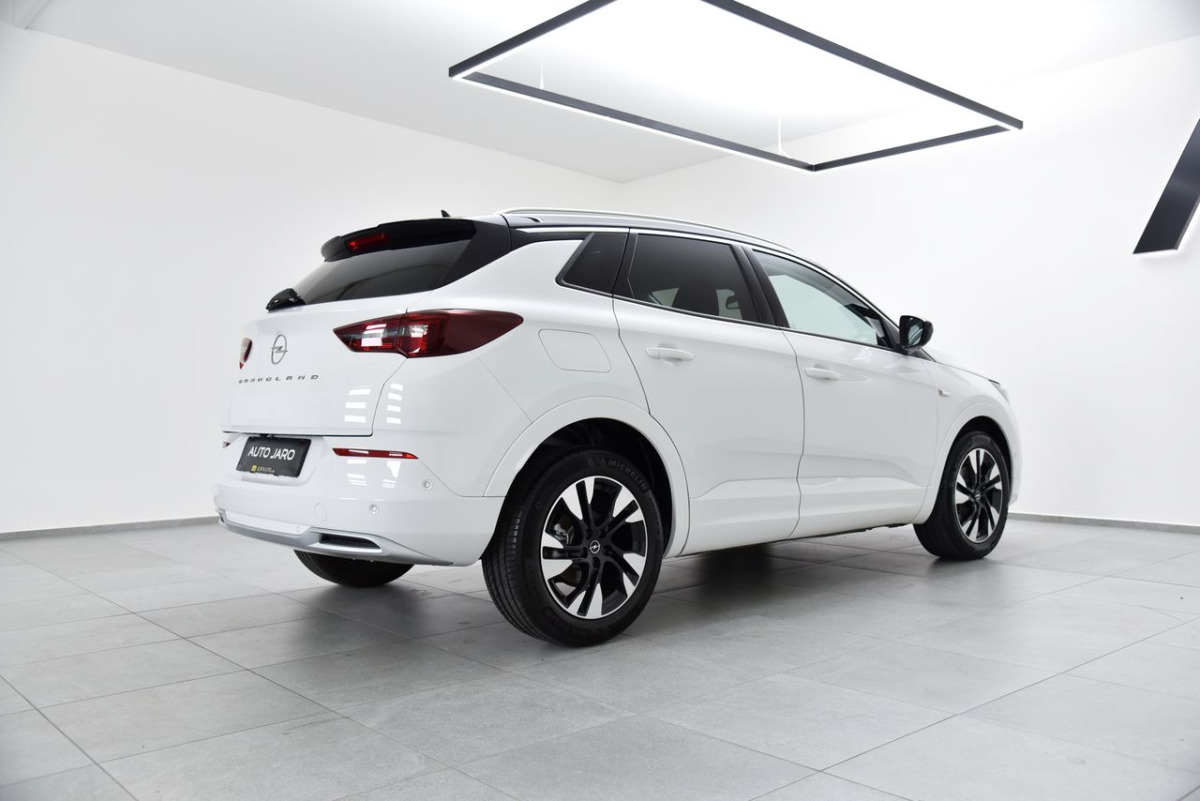 Opel Grandland 1.2 Ultimate A/T, IntelliLUX LED, Vyhr.čelné sklo, Lane assist