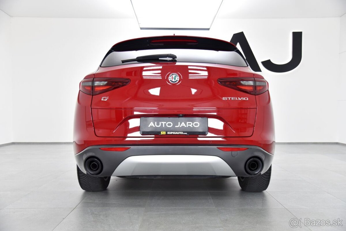 Alfa Romeo Stelvio 2.0 Turbo Veloce Q4 A/T, Xenon, Kamera, Vyhr.Volant+Sedadlá, Keyless
