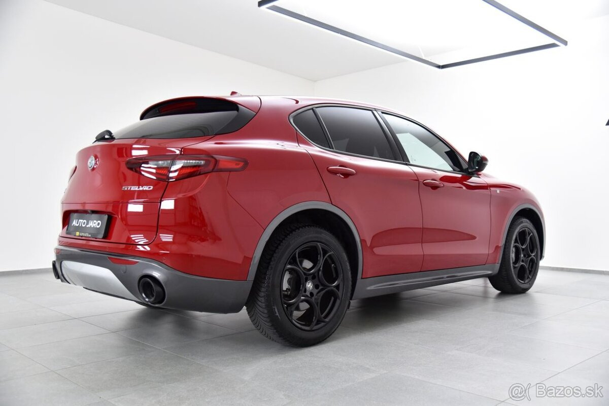 Alfa Romeo Stelvio 2.0 Turbo Veloce Q4 A/T, Xenon, Kamera, Vyhr.Volant+Sedadlá, Keyless