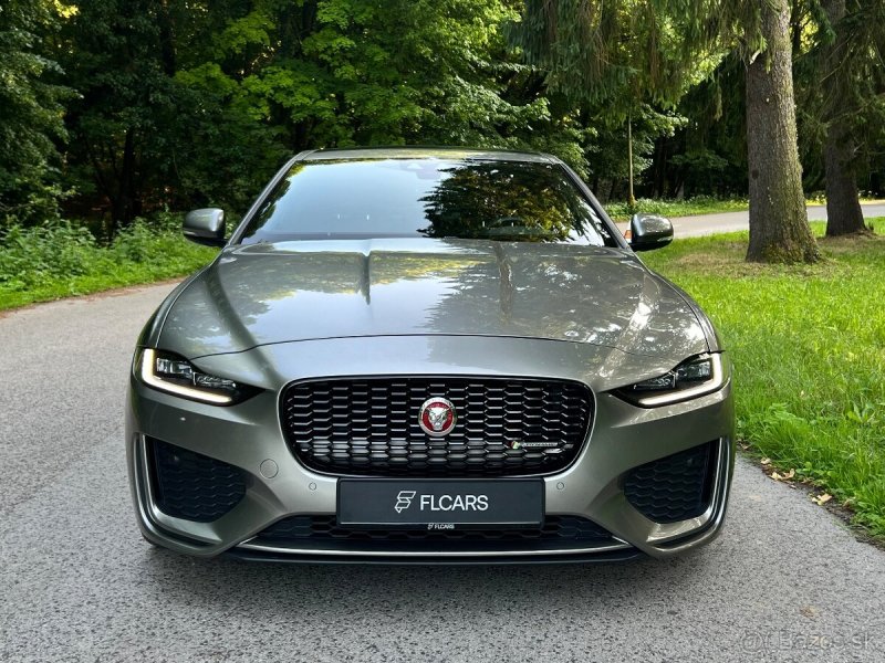 Jaguar XE 2.0D I4 R-Dynamic HSE AT