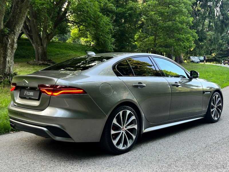Jaguar XE 2.0D I4 R-Dynamic HSE AT
