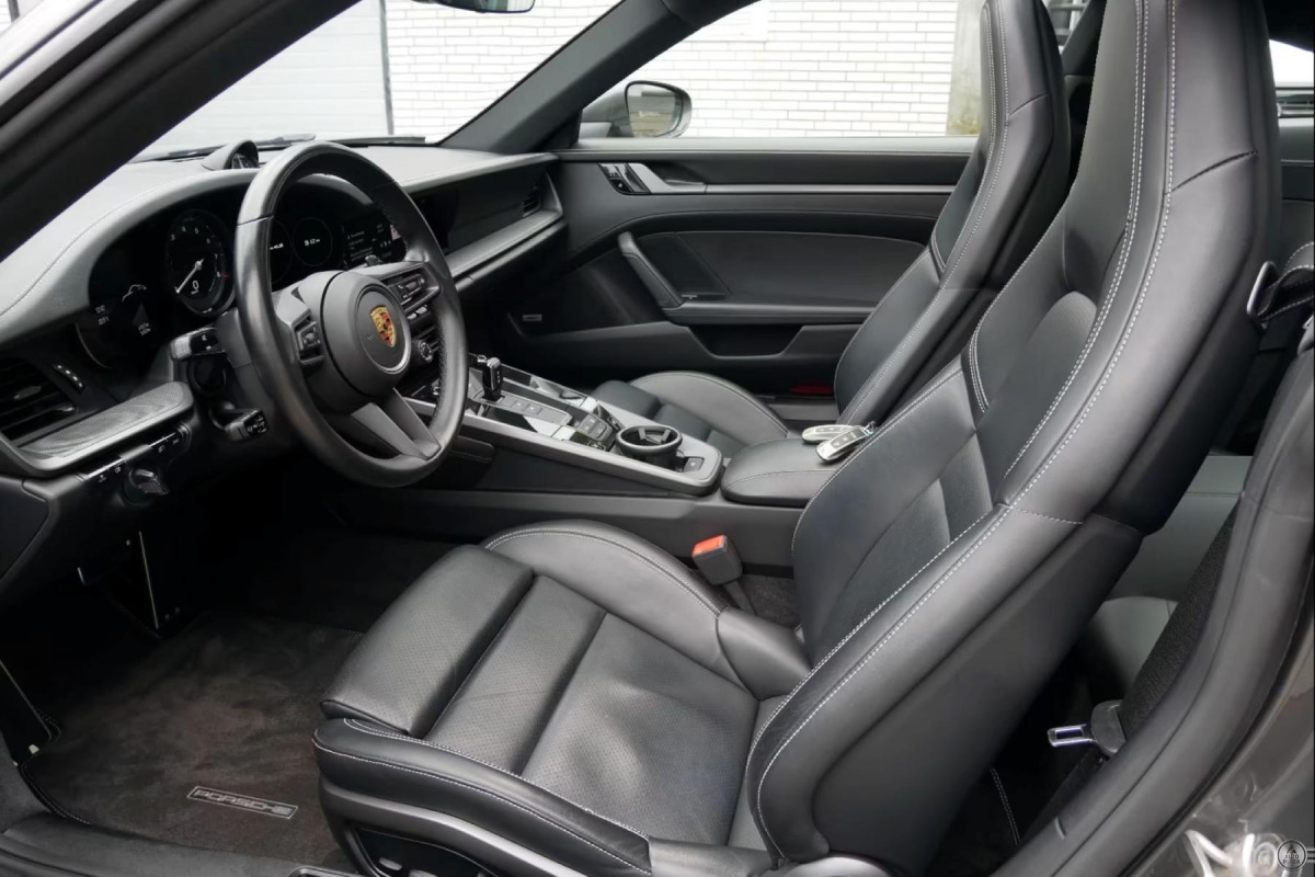 Porsche 911 Carrera 4S Sport Chrono Pake