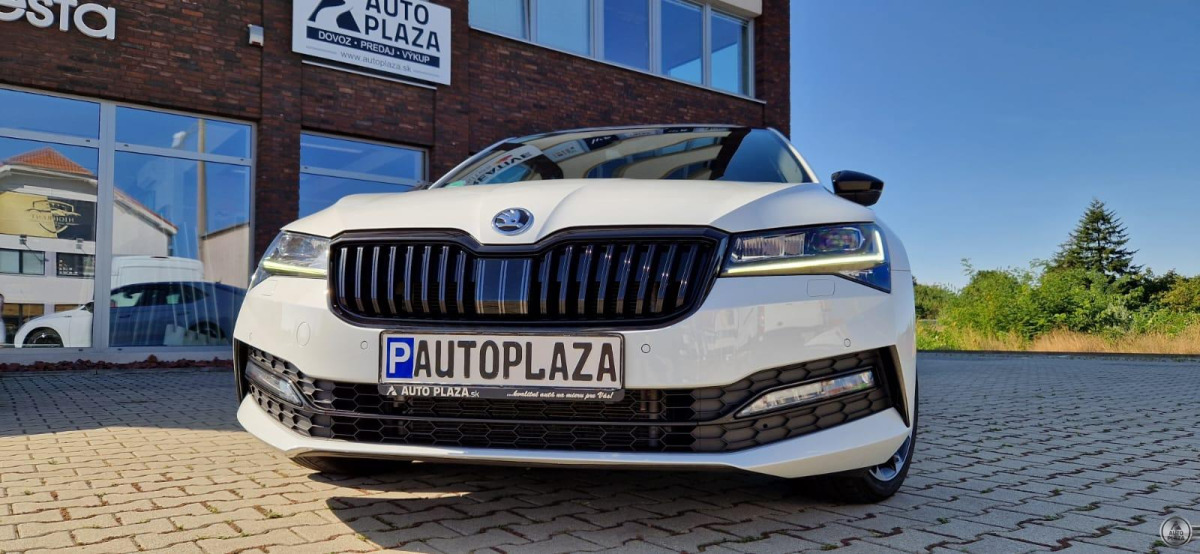 Škoda Superb 2.0 TDI DSG SportLine 4x4 *Panorama*Ťažné*Kamera*Webasto*