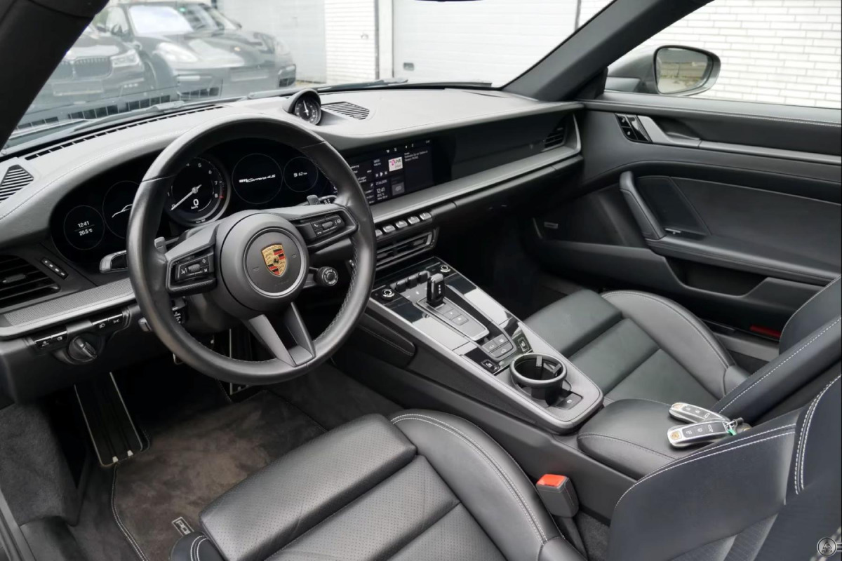 Porsche 911 Carrera 4S Sport Chrono Pake
