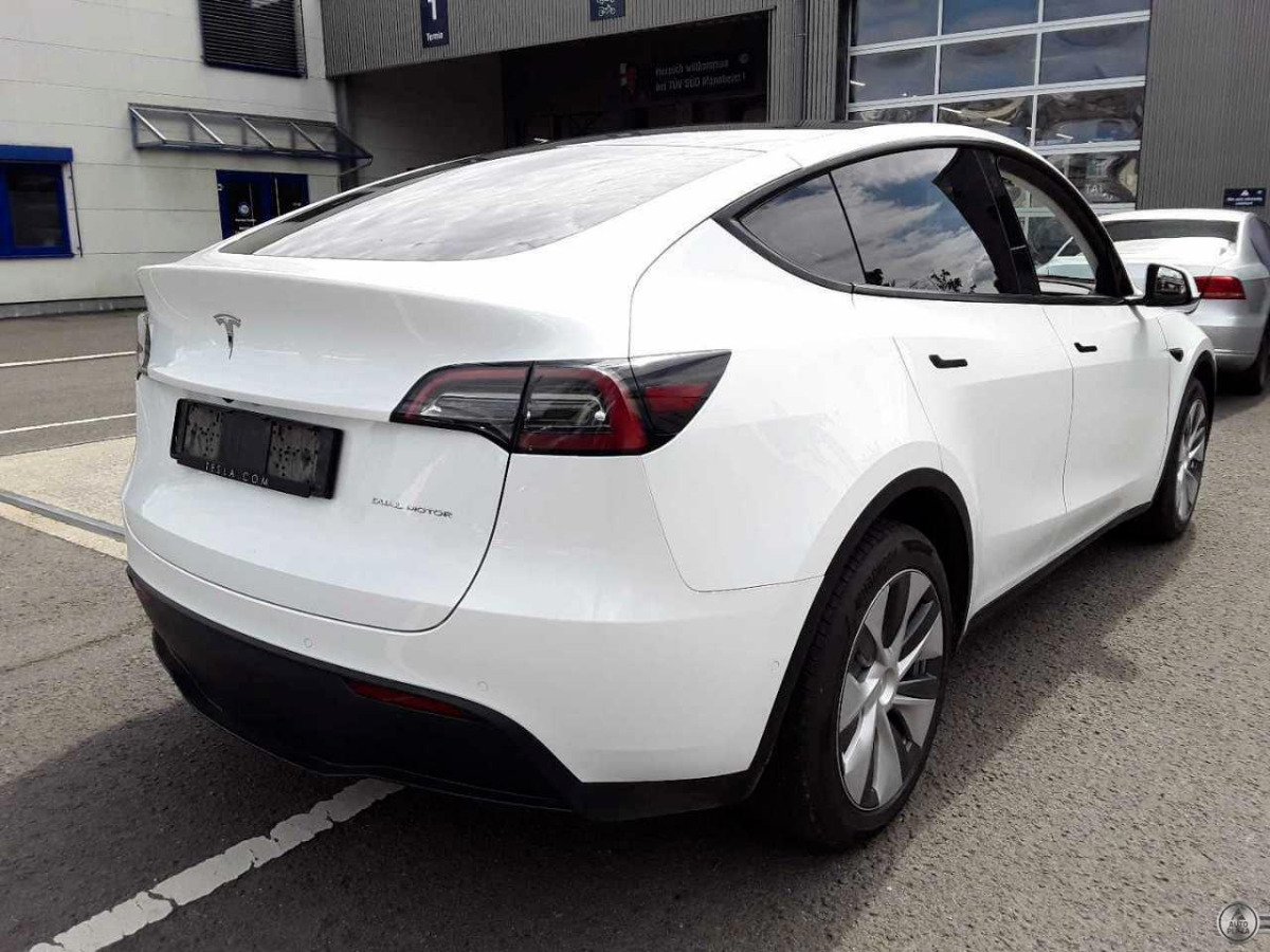 Tesla Model Y Long Range