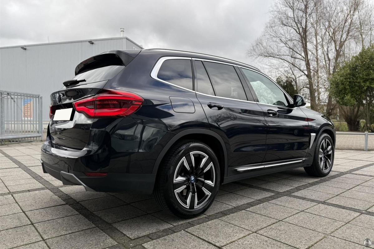 BMW iX3 80 kWh
