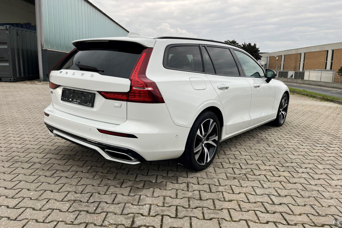 Volvo V60 T6 R-Design Recharge Plug-In Hybrid Twin Engine AWD