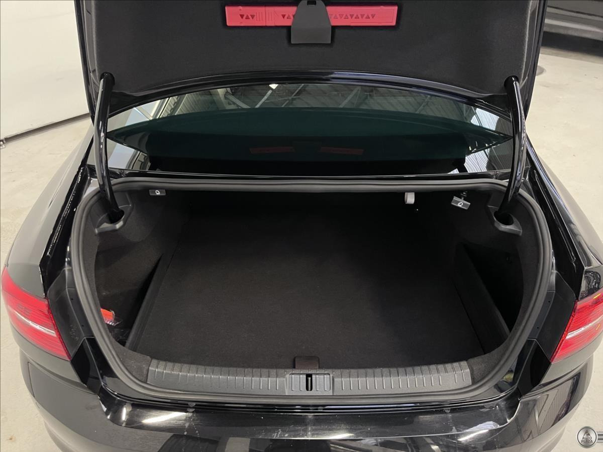 Volkswagen Passat TDI 6DSG 4x4 140 kW R-line