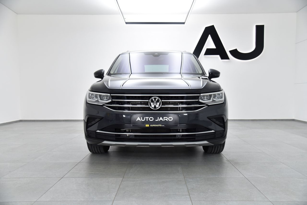 Volkswagen Tiguan 2.0 TDI Elegance DSG, IQ Light, Kamera, Mŕtvy uhol, ACC