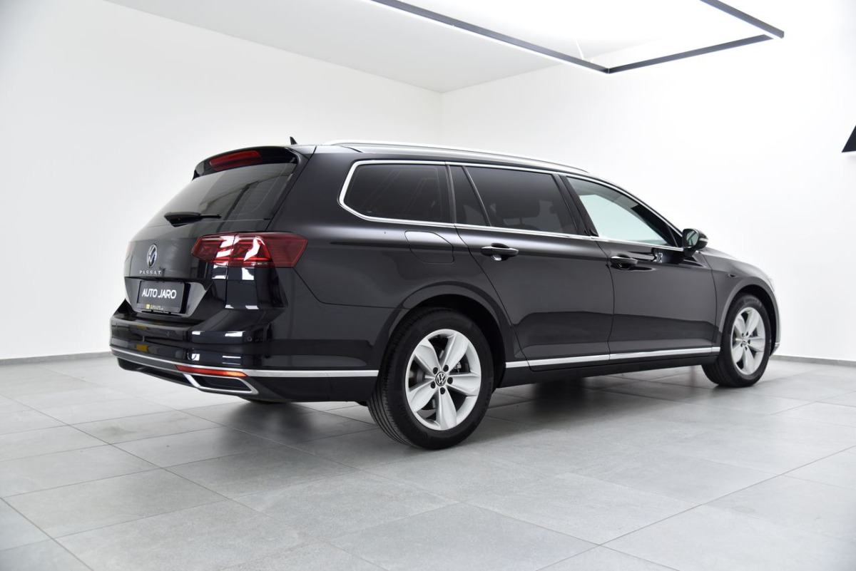 Volkswagen Passat Variant 2.0 TDI Elegance DSG, IQ Light, ACC, Lane Assist, Kamera