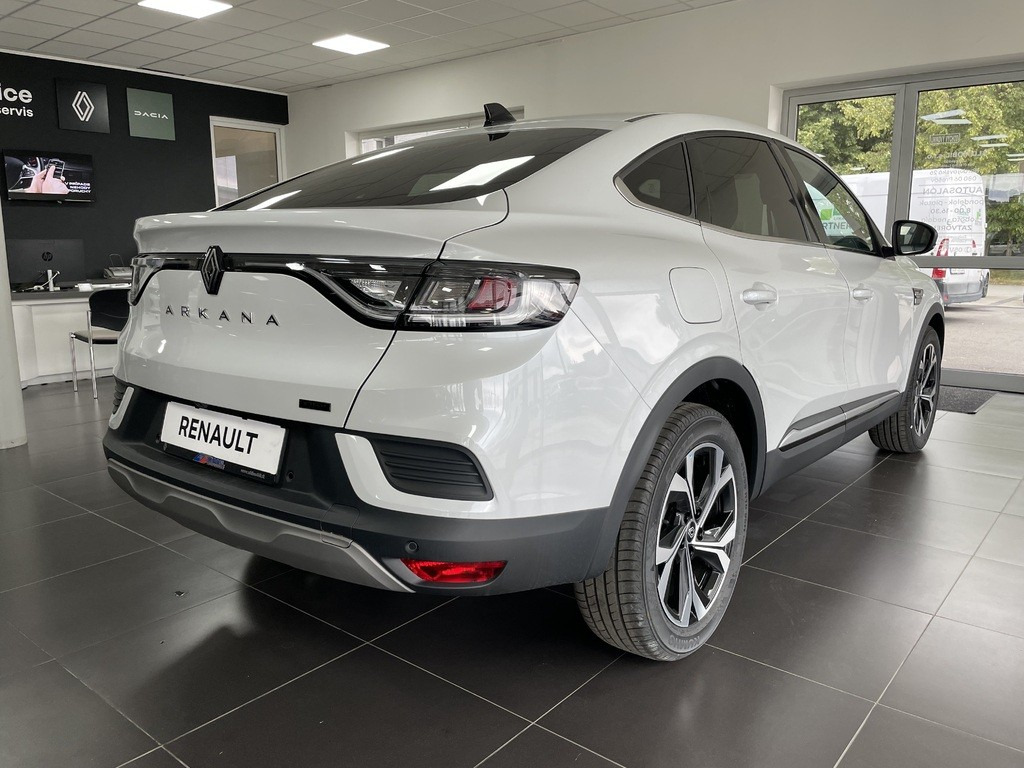 Renault Arkana E-Tech full hybrid 145 Strešné okno