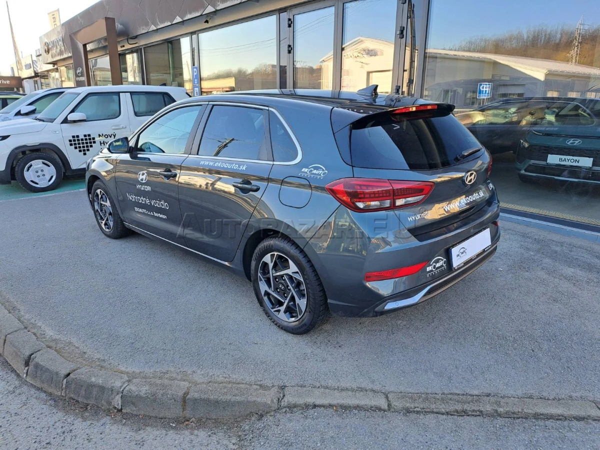 Hyundai i30 1.0 T-GDi Family DCT