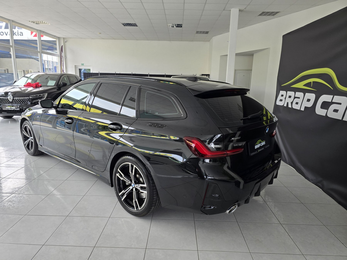 BMW 330i Touring xDrive Záruka 12/2027