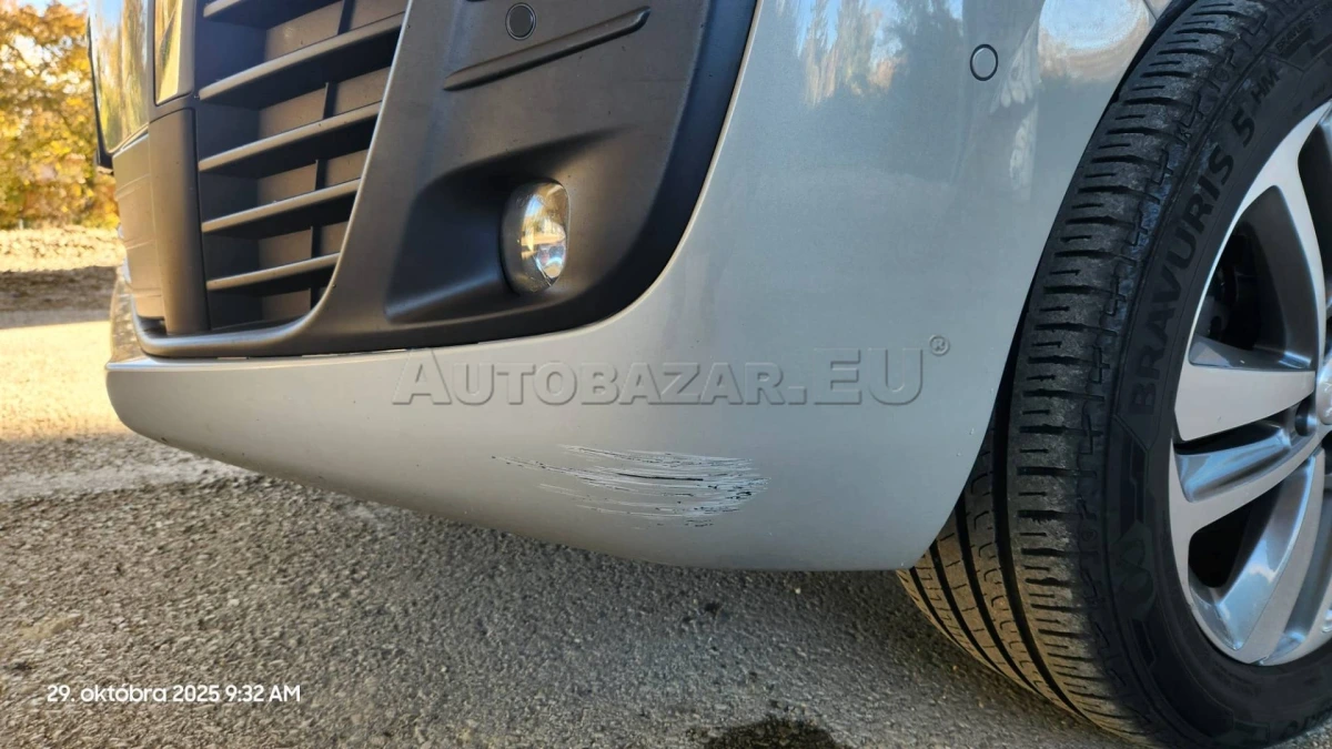 Peugeot Traveller Automat 8. miestny 130 kW Panoramatická strecha, cúvacia kamera, koža