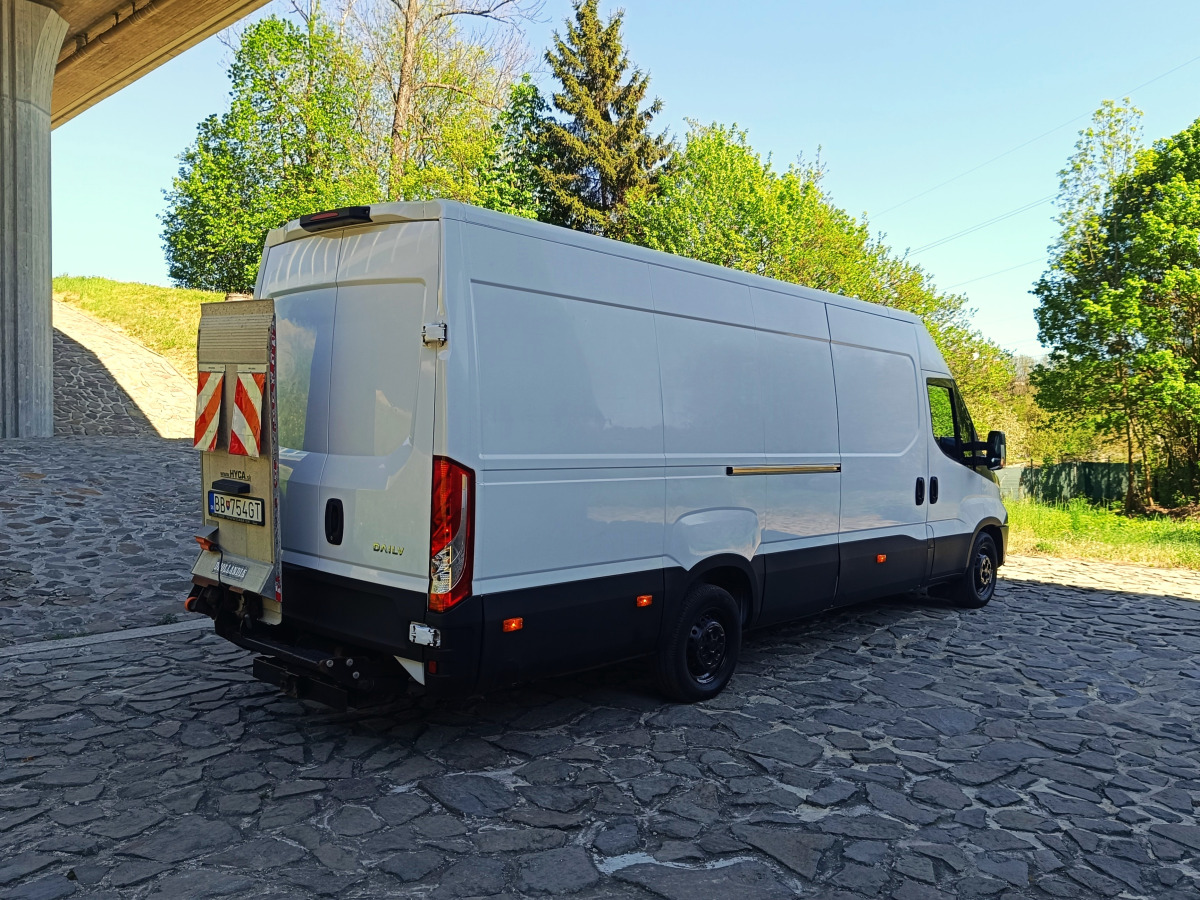 Iveco Daily 2.3 HPI 35S16 + ZDVÍHACIA PLOŠINA