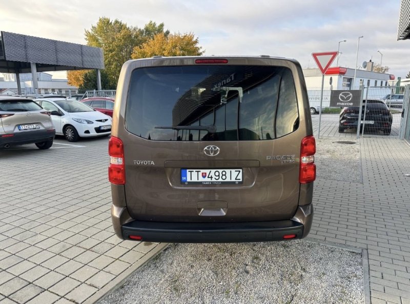 Toyota Proace Verso Family 2.0 D-4D 180 L1 A8