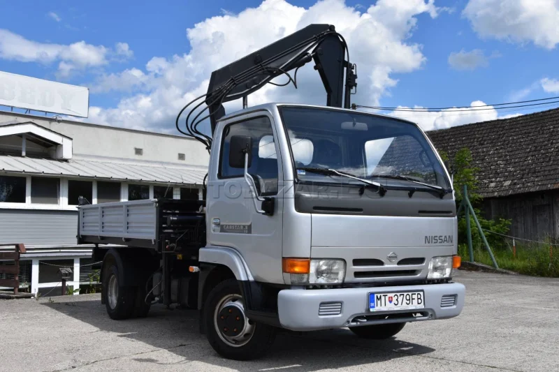 Nissan Cabstar trojstranný vykápač s rukou