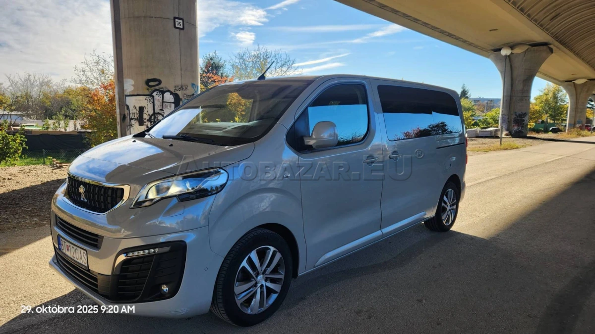 Peugeot Traveller Automat 8. miestny 130 kW Panoramatická strecha, cúvacia kamera, koža