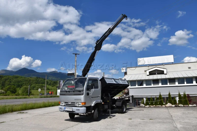 Nissan Cabstar trojstranný vykápač s rukou