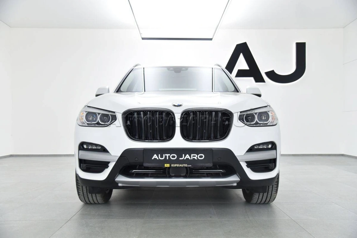 BMW X3 xDrive 20d Advantage A/T, Full LED, Panorama, ACC, Vyhr.volant, Ambient