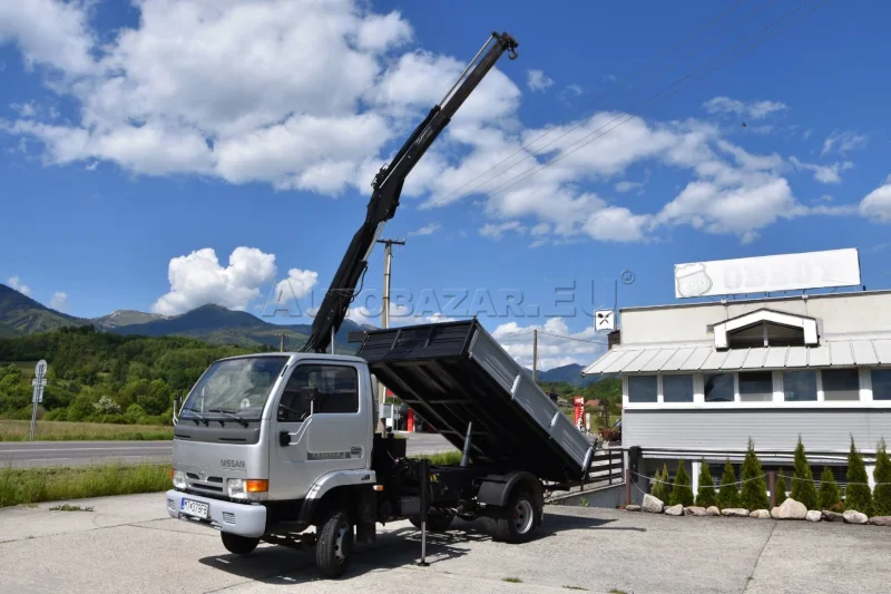 Nissan Cabstar trojstranný vykápač s rukou