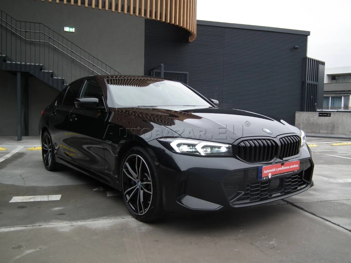 BMW Rad 3 330e Xdrive M-packet A8 Plná výbava