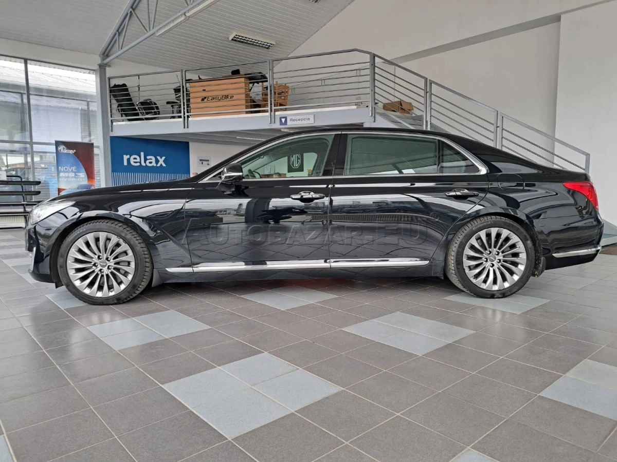 Hyundai Genesis G90 5.0 V8 GDi HTRAC